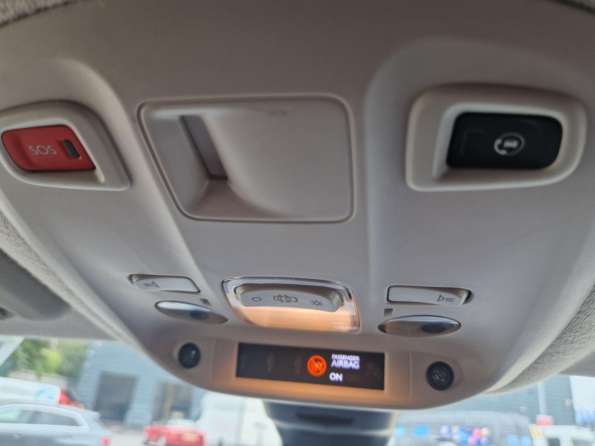 Vauxhall Vivaro image 9